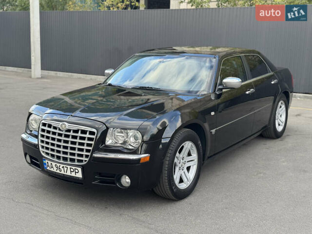Черный Крайслер 300C, объемом двигателя 2.74 л и пробегом 220 тыс. км за 6450 $, фото 1 на Automoto.ua
