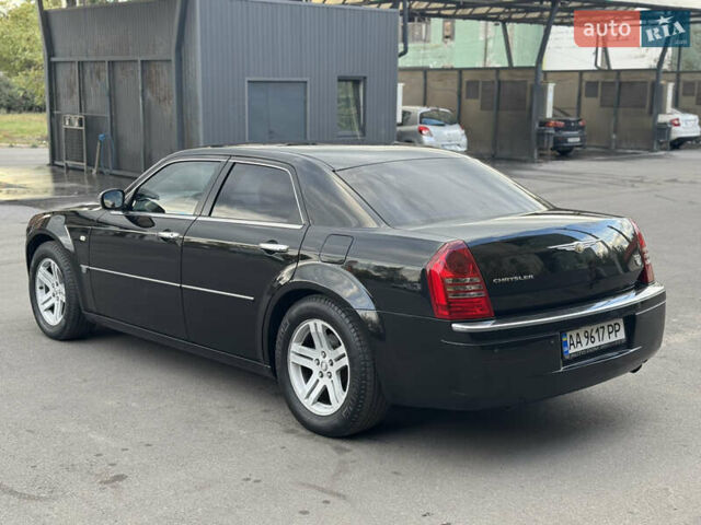 Черный Крайслер 300C, объемом двигателя 2.74 л и пробегом 220 тыс. км за 6450 $, фото 4 на Automoto.ua