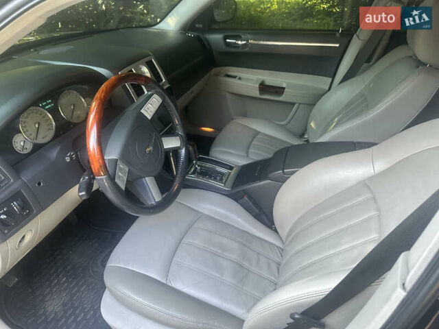 Чорний Крайслер 300C, об'ємом двигуна 5.65 л та пробігом 140 тис. км за 9500 $, фото 8 на Automoto.ua