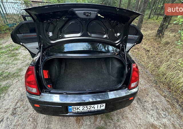 Чорний Крайслер 300C, об'ємом двигуна 2.7 л та пробігом 165 тис. км за 6699 $, фото 15 на Automoto.ua