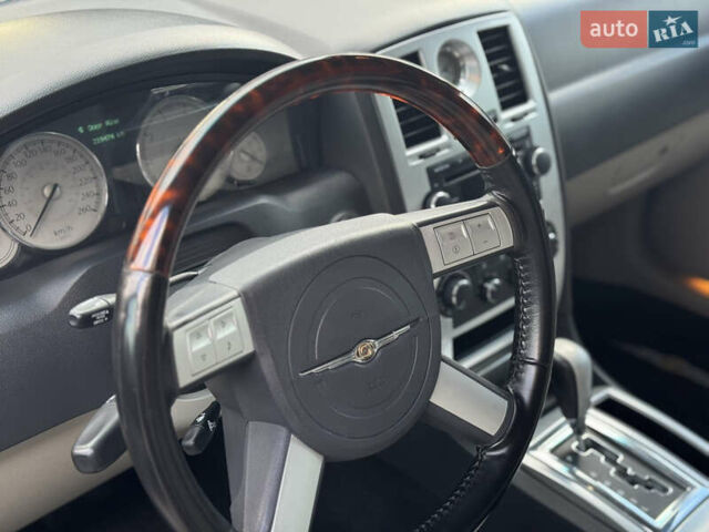 Черный Крайслер 300C, объемом двигателя 2.74 л и пробегом 220 тыс. км за 6450 $, фото 16 на Automoto.ua
