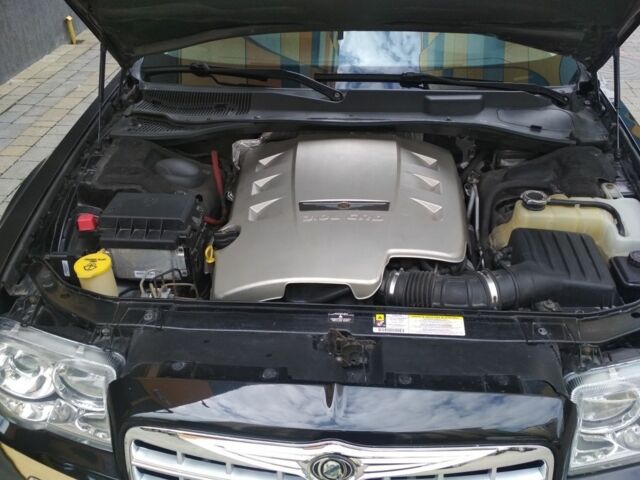 Черный Крайслер 300C, объемом двигателя 3 л и пробегом 282 тыс. км за 10500 $, фото 14 на Automoto.ua