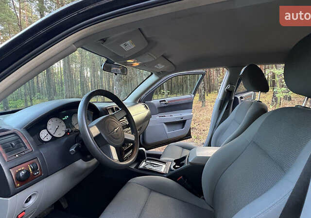 Чорний Крайслер 300C, об'ємом двигуна 2.7 л та пробігом 165 тис. км за 6699 $, фото 24 на Automoto.ua