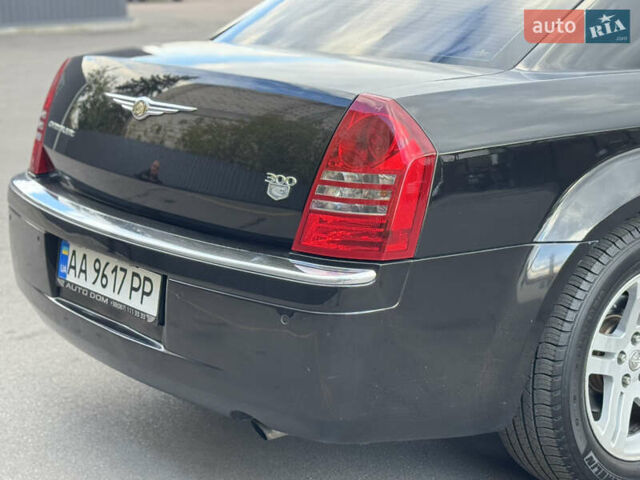 Черный Крайслер 300C, объемом двигателя 2.74 л и пробегом 220 тыс. км за 6450 $, фото 25 на Automoto.ua