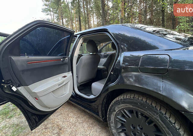 Чорний Крайслер 300C, об'ємом двигуна 2.7 л та пробігом 165 тис. км за 6699 $, фото 21 на Automoto.ua