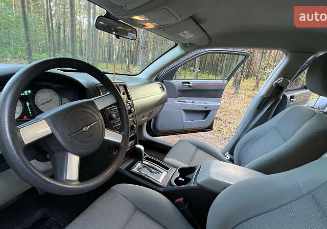 Чорний Крайслер 300C, об'ємом двигуна 2.7 л та пробігом 165 тис. км за 6699 $, фото 25 на Automoto.ua