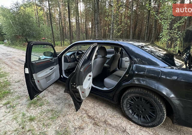 Чорний Крайслер 300C, об'ємом двигуна 2.7 л та пробігом 165 тис. км за 6699 $, фото 23 на Automoto.ua