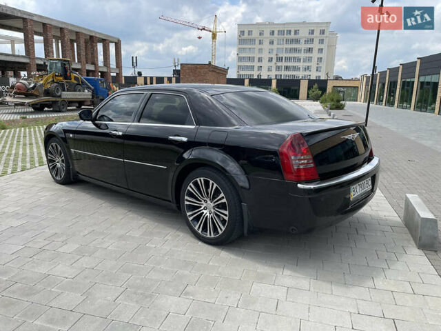 Черный Крайслер 300C, объемом двигателя 2.7 л и пробегом 265 тыс. км за 8200 $, фото 4 на Automoto.ua