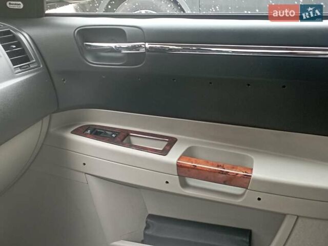 Чорний Крайслер 300C, об'ємом двигуна 3 л та пробігом 214 тис. км за 9500 $, фото 11 на Automoto.ua