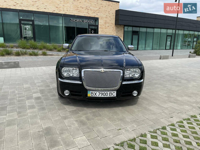 Черный Крайслер 300C, объемом двигателя 2.7 л и пробегом 270 тыс. км за 9500 $, фото 1 на Automoto.ua