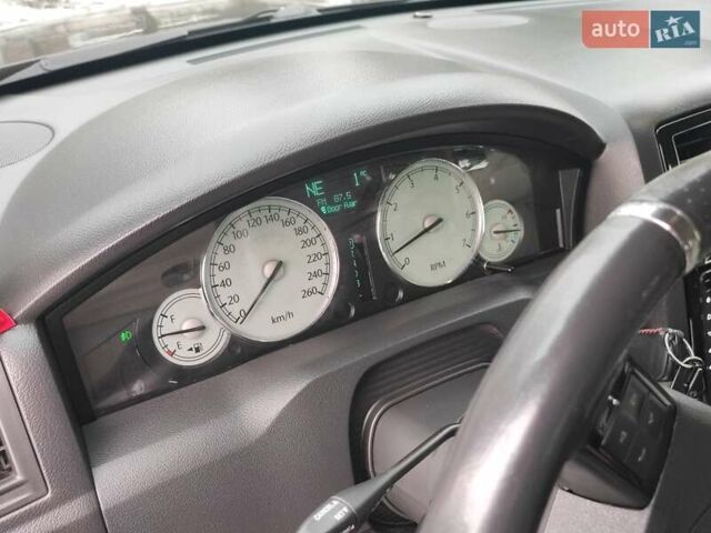 Черный Крайслер 300C, объемом двигателя 2.74 л и пробегом 220 тыс. км за 10500 $, фото 17 на Automoto.ua