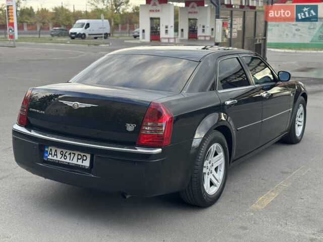 Черный Крайслер 300C, объемом двигателя 2.74 л и пробегом 220 тыс. км за 6450 $, фото 6 на Automoto.ua