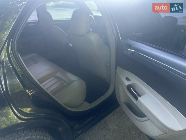 Чорний Крайслер 300C, об'ємом двигуна 5.65 л та пробігом 140 тис. км за 9500 $, фото 10 на Automoto.ua