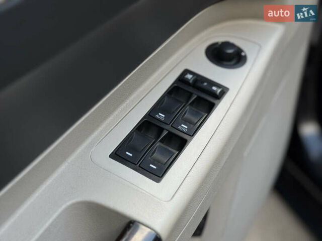 Черный Крайслер 300C, объемом двигателя 2.74 л и пробегом 220 тыс. км за 6450 $, фото 32 на Automoto.ua