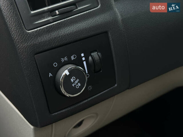 Черный Крайслер 300C, объемом двигателя 2.74 л и пробегом 220 тыс. км за 6450 $, фото 17 на Automoto.ua