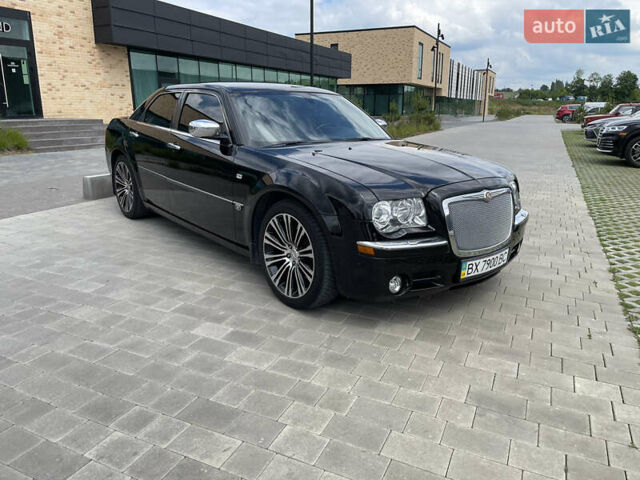 Черный Крайслер 300C, объемом двигателя 2.7 л и пробегом 270 тыс. км за 9500 $, фото 10 на Automoto.ua