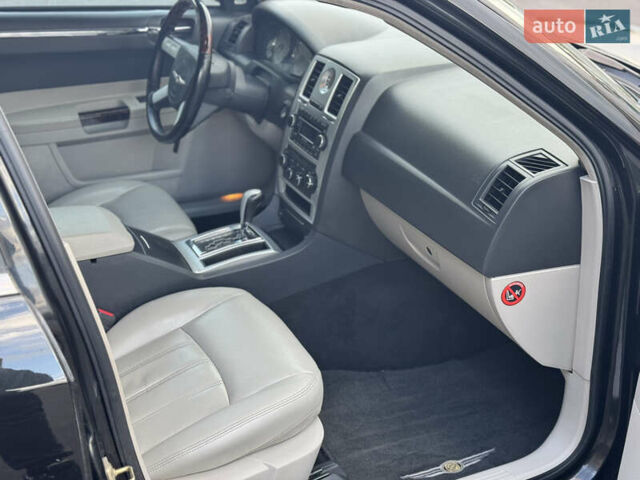 Черный Крайслер 300C, объемом двигателя 2.74 л и пробегом 220 тыс. км за 6450 $, фото 11 на Automoto.ua