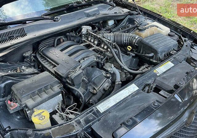 Чорний Крайслер 300C, об'ємом двигуна 2.7 л та пробігом 165 тис. км за 6699 $, фото 12 на Automoto.ua