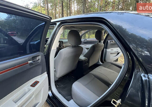 Чорний Крайслер 300C, об'ємом двигуна 2.7 л та пробігом 165 тис. км за 6699 $, фото 22 на Automoto.ua