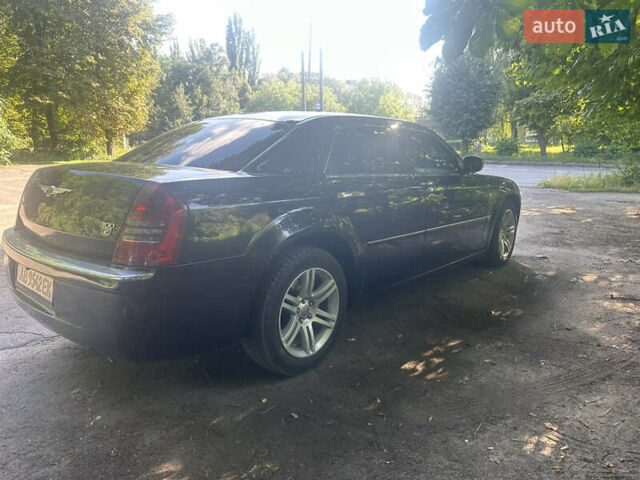 Чорний Крайслер 300C, об'ємом двигуна 5.65 л та пробігом 140 тис. км за 9500 $, фото 5 на Automoto.ua