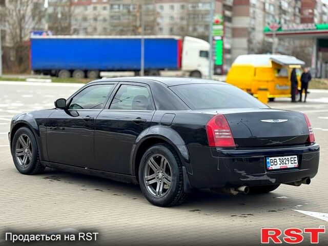 Черный Крайслер 300C, объемом двигателя 57 л и пробегом 300 тыс. км за 8300 $, фото 5 на Automoto.ua