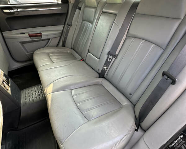 Чорний Крайслер 300C, об'ємом двигуна 2.99 л та пробігом 310 тис. км за 8700 $, фото 21 на Automoto.ua