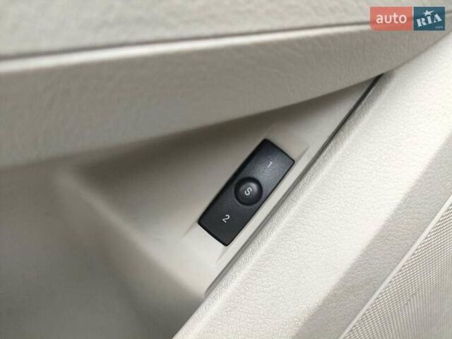 Черный Крайслер 300C, объемом двигателя 3.5 л и пробегом 271 тыс. км за 8990 $, фото 1 на Automoto.ua