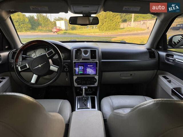 Чорний Крайслер 300C, об'ємом двигуна 2.74 л та пробігом 235 тис. км за 9750 $, фото 7 на Automoto.ua
