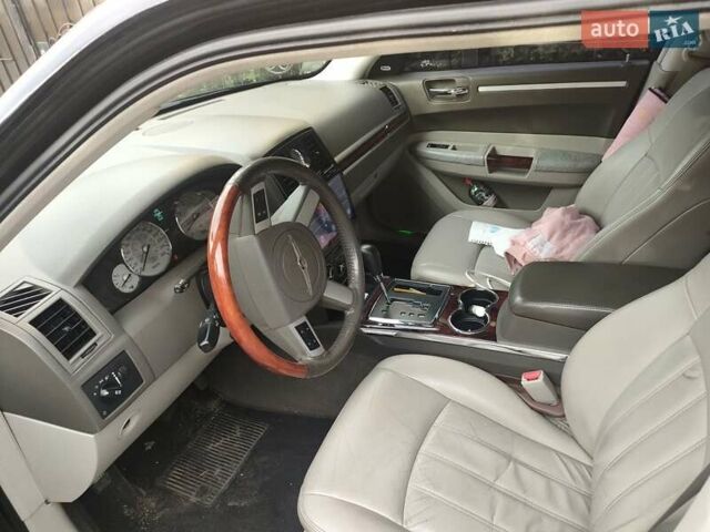 Черный Крайслер 300C, объемом двигателя 3.5 л и пробегом 271 тыс. км за 8990 $, фото 2 на Automoto.ua