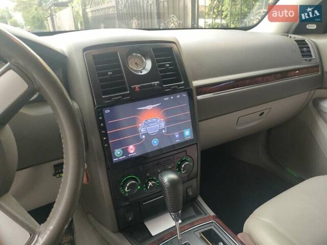 Черный Крайслер 300C, объемом двигателя 3.5 л и пробегом 271 тыс. км за 8990 $, фото 11 на Automoto.ua