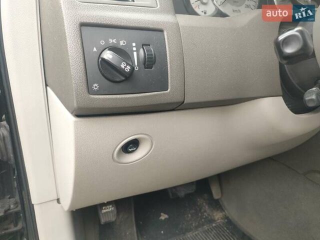 Черный Крайслер 300C, объемом двигателя 3.5 л и пробегом 271 тыс. км за 8990 $, фото 4 на Automoto.ua