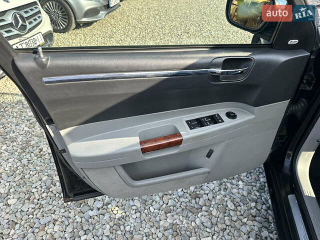 Чорний Крайслер 300C, об'ємом двигуна 2.99 л та пробігом 310 тис. км за 8700 $, фото 15 на Automoto.ua