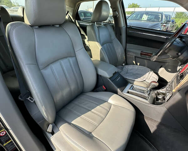 Чорний Крайслер 300C, об'ємом двигуна 2.99 л та пробігом 310 тис. км за 8700 $, фото 23 на Automoto.ua