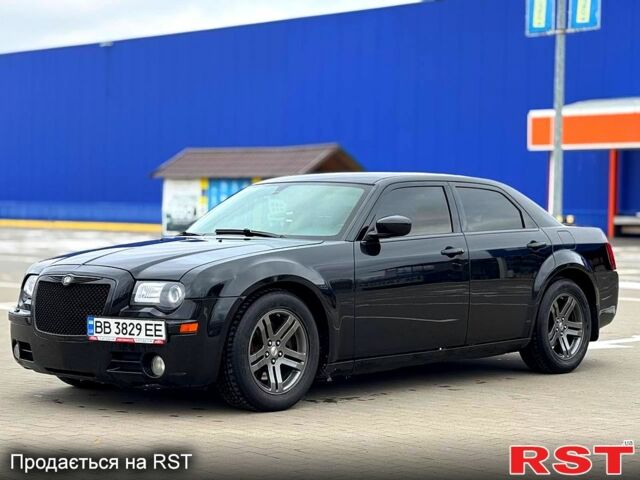 Черный Крайслер 300C, объемом двигателя 57 л и пробегом 300 тыс. км за 8300 $, фото 2 на Automoto.ua