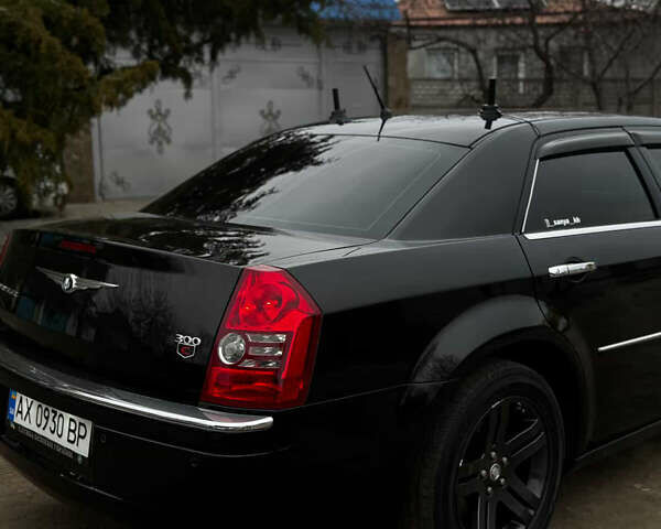 Черный Крайслер 300C, объемом двигателя 2.7 л и пробегом 138 тыс. км за 8800 $, фото 1 на Automoto.ua