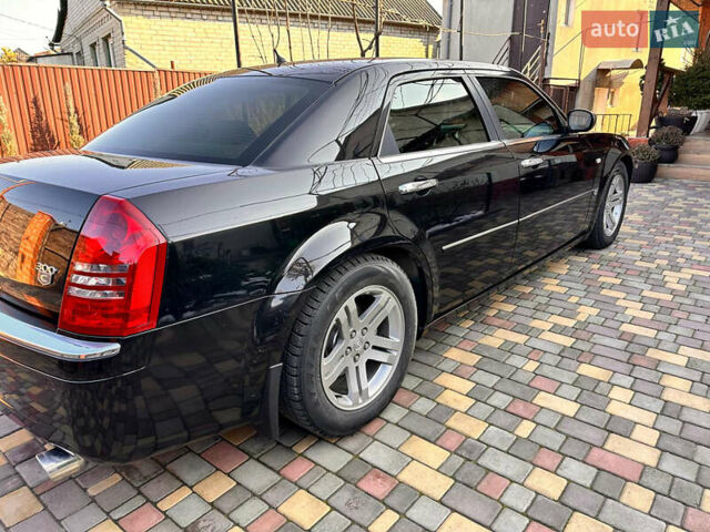 Черный Крайслер 300C, объемом двигателя 3.52 л и пробегом 143 тыс. км за 8200 $, фото 2 на Automoto.ua