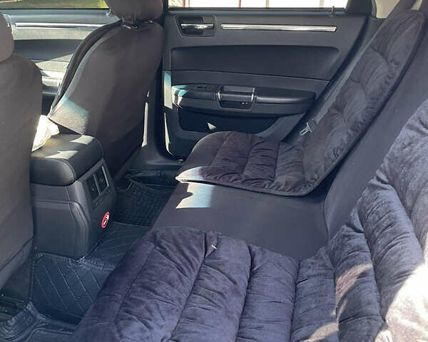 Чорний Крайслер 300C, об'ємом двигуна 2.7 л та пробігом 110 тис. км за 12000 $, фото 1 на Automoto.ua