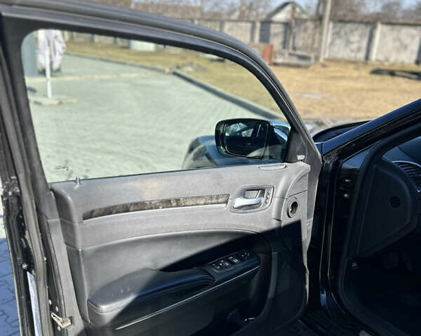 Черный Крайслер 300C, объемом двигателя 3 л и пробегом 170 тыс. км за 12900 $, фото 7 на Automoto.ua