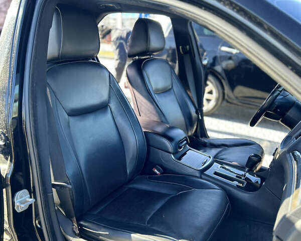 Черный Крайслер 300C, объемом двигателя 3 л и пробегом 170 тыс. км за 12900 $, фото 11 на Automoto.ua
