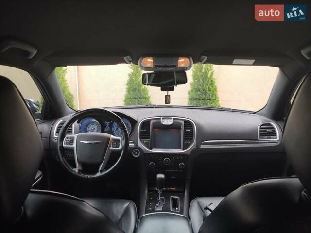Черный Крайслер 300C, объемом двигателя 3 л и пробегом 259 тыс. км за 13000 $, фото 10 на Automoto.ua