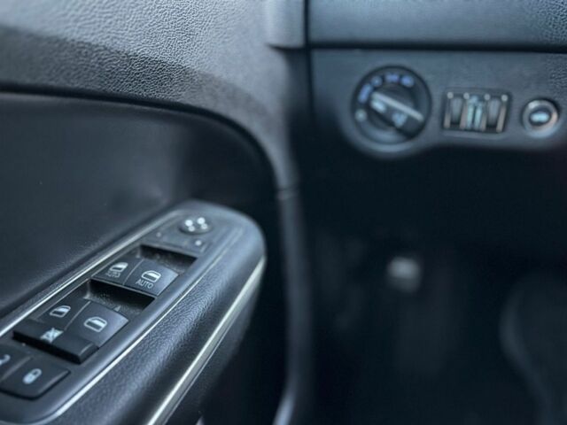 Крайслер 300C 2012 у Києві на Automoto.ua Чорний Крайслер 300C, об'ємом двигуна 3.6 л та пробігом 215 тис. км за 10900 $, фото 16 на Automoto.ua