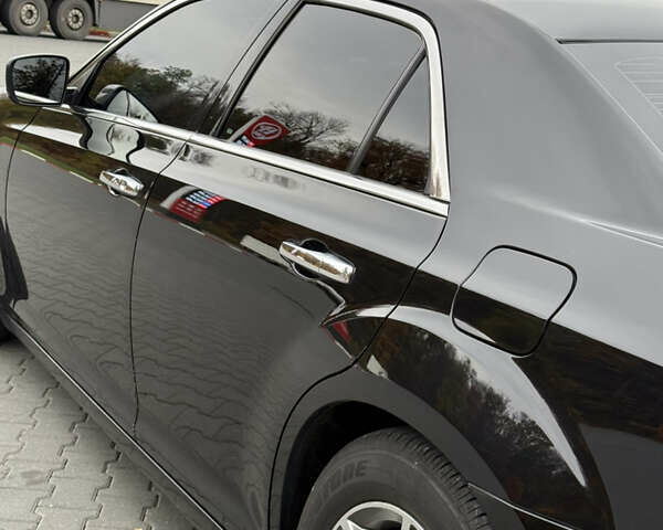 Черный Крайслер 300C, объемом двигателя 3 л и пробегом 280 тыс. км за 13000 $, фото 3 на Automoto.ua