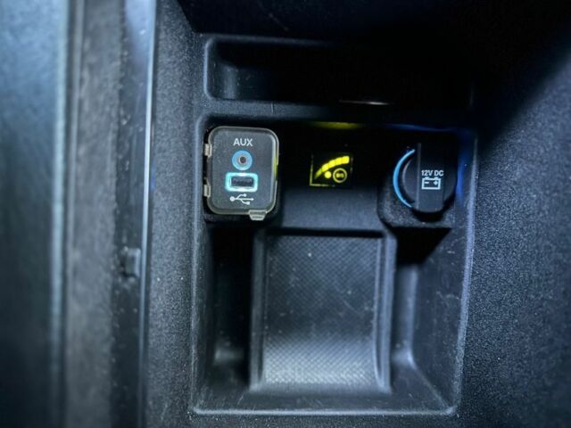 Крайслер 300C 2012 у Києві на Automoto.ua Чорний Крайслер 300C, об'ємом двигуна 3.6 л та пробігом 215 тис. км за 10900 $, фото 17 на Automoto.ua