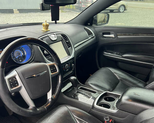 Черный Крайслер 300C, объемом двигателя 2.99 л и пробегом 260 тыс. км за 10800 $, фото 5 на Automoto.ua