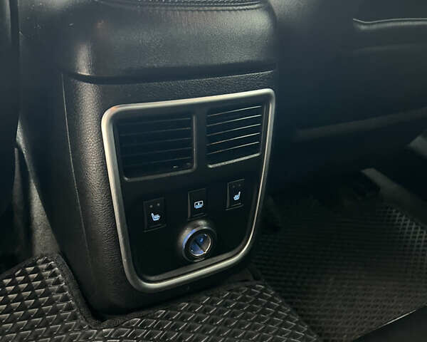 Черный Крайслер 300C, объемом двигателя 2.99 л и пробегом 260 тыс. км за 10800 $, фото 14 на Automoto.ua