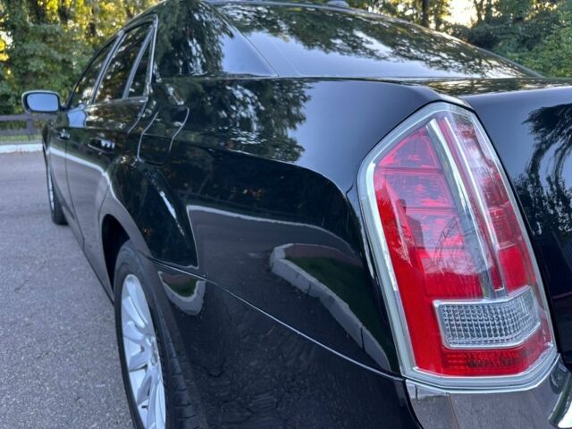 Крайслер 300C 2012 у Києві на Automoto.ua Чорний Крайслер 300C, об'ємом двигуна 3.6 л та пробігом 215 тис. км за 10900 $, фото 11 на Automoto.ua