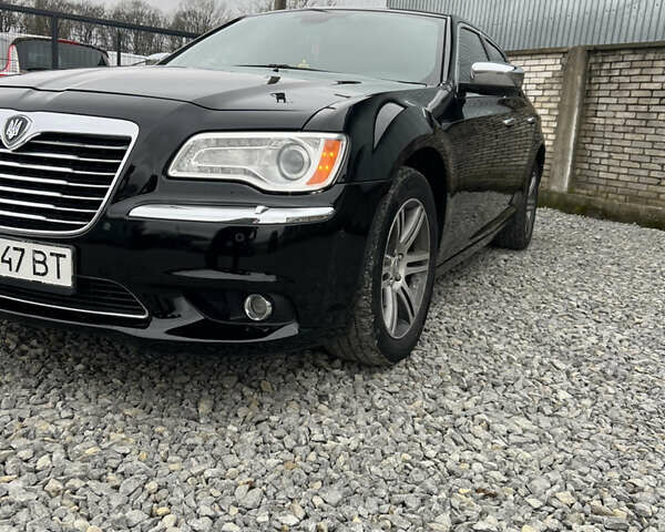Черный Крайслер 300C, объемом двигателя 2.99 л и пробегом 260 тыс. км за 10800 $, фото 4 на Automoto.ua