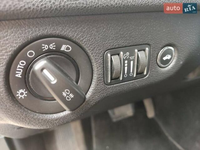 Черный Крайслер 300C, объемом двигателя 3 л и пробегом 259 тыс. км за 13000 $, фото 25 на Automoto.ua