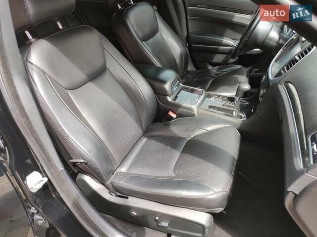 Чорний Крайслер 300C, об'ємом двигуна 3 л та пробігом 259 тис. км за 13500 $, фото 16 на Automoto.ua