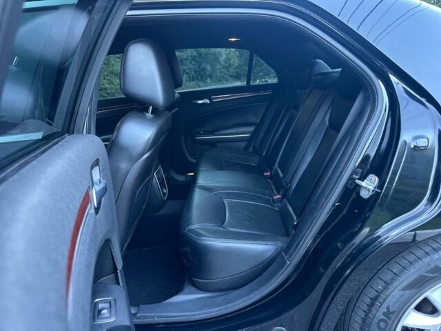 Крайслер 300C 2012 у Києві на Automoto.ua Чорний Крайслер 300C, об'ємом двигуна 3.6 л та пробігом 215 тис. км за 10900 $, фото 15 на Automoto.ua